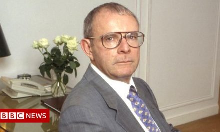 Wilbur Smith: Popular Zambian-born author dies aged 88