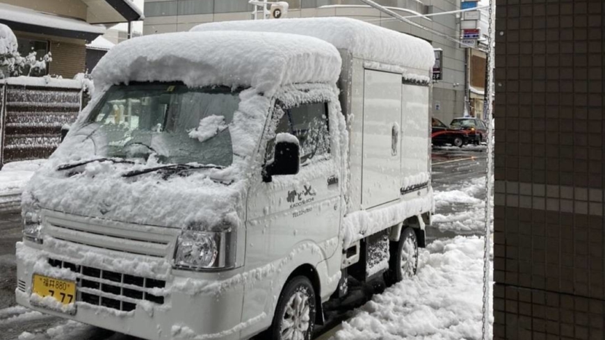 Snow pummels Sea of Japan coast as weather agency warns more is on the way