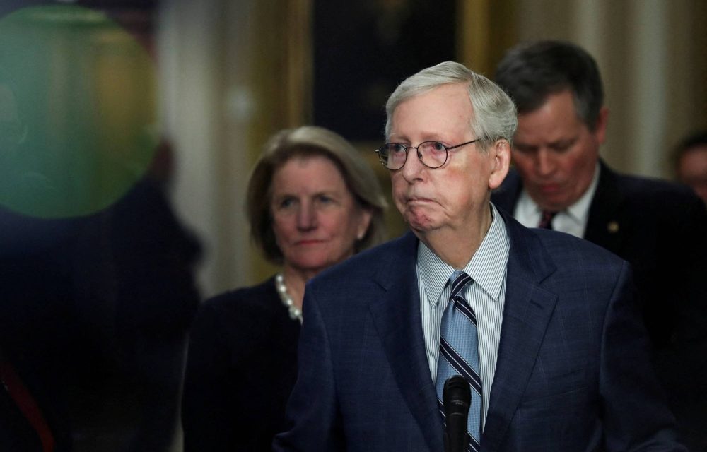 After McConnell freezes midsentence, U.S. Senate GOP stands by him