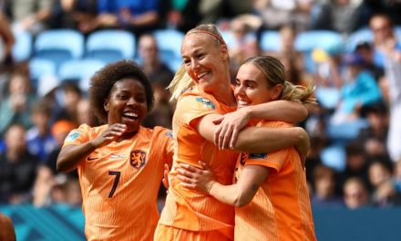 Jill Roord on target as Dutch march past South Africa in last 16